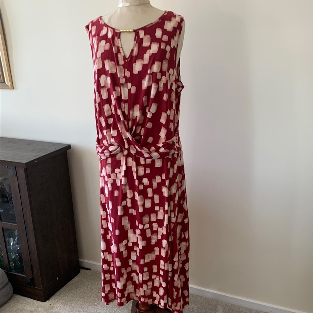 Red and White Ruched Midi Sundress with Scoop Neck for Casual Wear